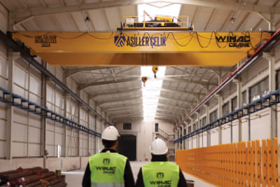 Double-girder overhead crane for production lines