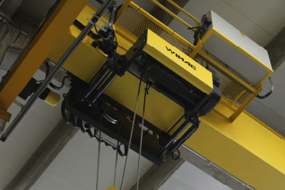 High-performance overhead crane for industrial lifting solutions
